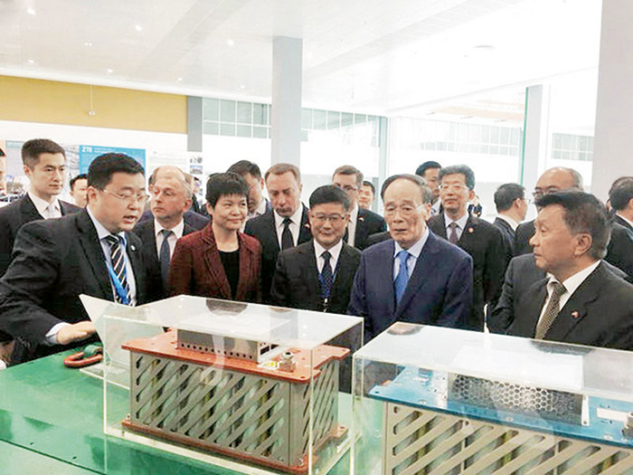  2018年国家副主席王岐山参观考察dg视讯奥威超级电容